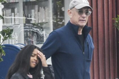 Tom Hanks e sua neta Michaiah, 8, se unem em Brentwood