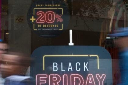 Nove em cada dez brasileiros pretendem comprar algo na Black Friday